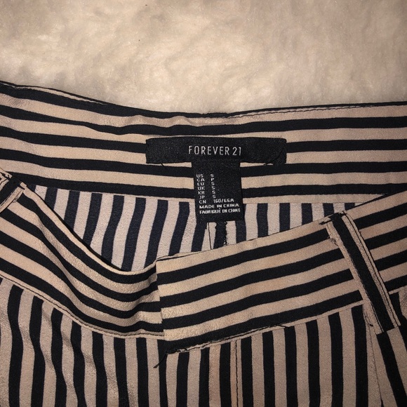 Stripped shorts - Picture 3 of 3